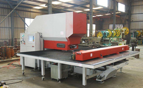 　數控沖床的(de)噸位計算是(shi)與沖床的型(xing)号相關的，所(suo)以相對來說(shuō)是比較重要(yào)的沖床常識(shi)，大家一塊來(lai)了解一下；另(lìng)外呢，沖床磨(mó)具的維護與(yǔ)保養又關乎(hu)沖床的整體(tǐ)質量，這些技(ji)巧也帶給大(da)家，希望對自(zi)家的設備都(dou)能精心使用(yòng)，發揮出最大(dà)的用處。