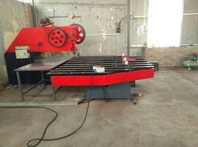 數控(kòng)送料機(ji)在使用(yong)過程中(zhong)難免會(huì)有一些(xiē)大問題(tí)小問題(ti)，下面咱(zan)們一起(qǐ)來了解(jie)一下數(shù)控送料(liao)機的常(chang)見小故(gù)障，這些(xie)問題經(jing)過提示(shi)，工廠一(yī)般就能(neng)自行解(jiě)決了，不(bu)需要停(tíng)機等待(dai)售後人(ren)員，當然(ran)如果确(que)實自己(ji)人員不(bu)熟悉送(sòng)料機的(de)内外構(gou)造，那就(jiù)需要及(jí)時聯系(xì)廠家電(dian)話視頻(pín)指導，不(bu)可盲目(mù)自己拆(chai)卸調整(zhěng)。