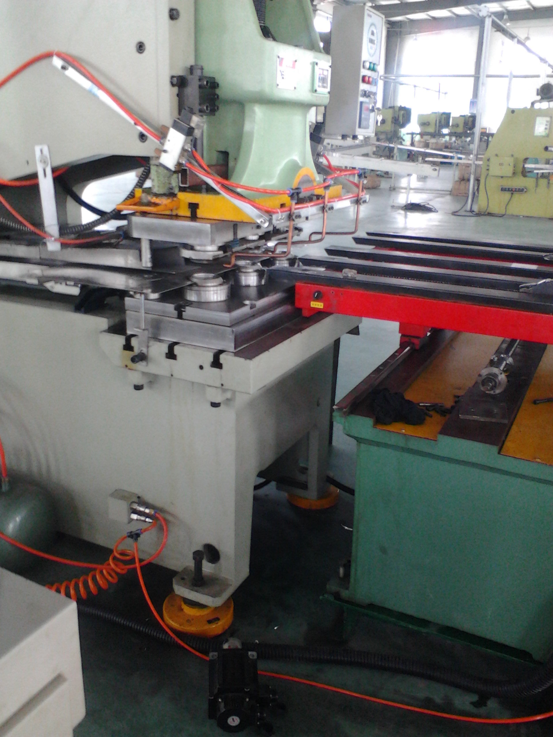 江蘇(su)瓶蓋制造廠數(shù)控送料機