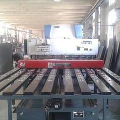 數控(kòng)前送料剪闆(pǎn)機是幹什麽(me)用的