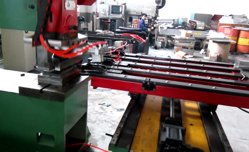 數控送(song)料機的(de)保養技(jì)巧